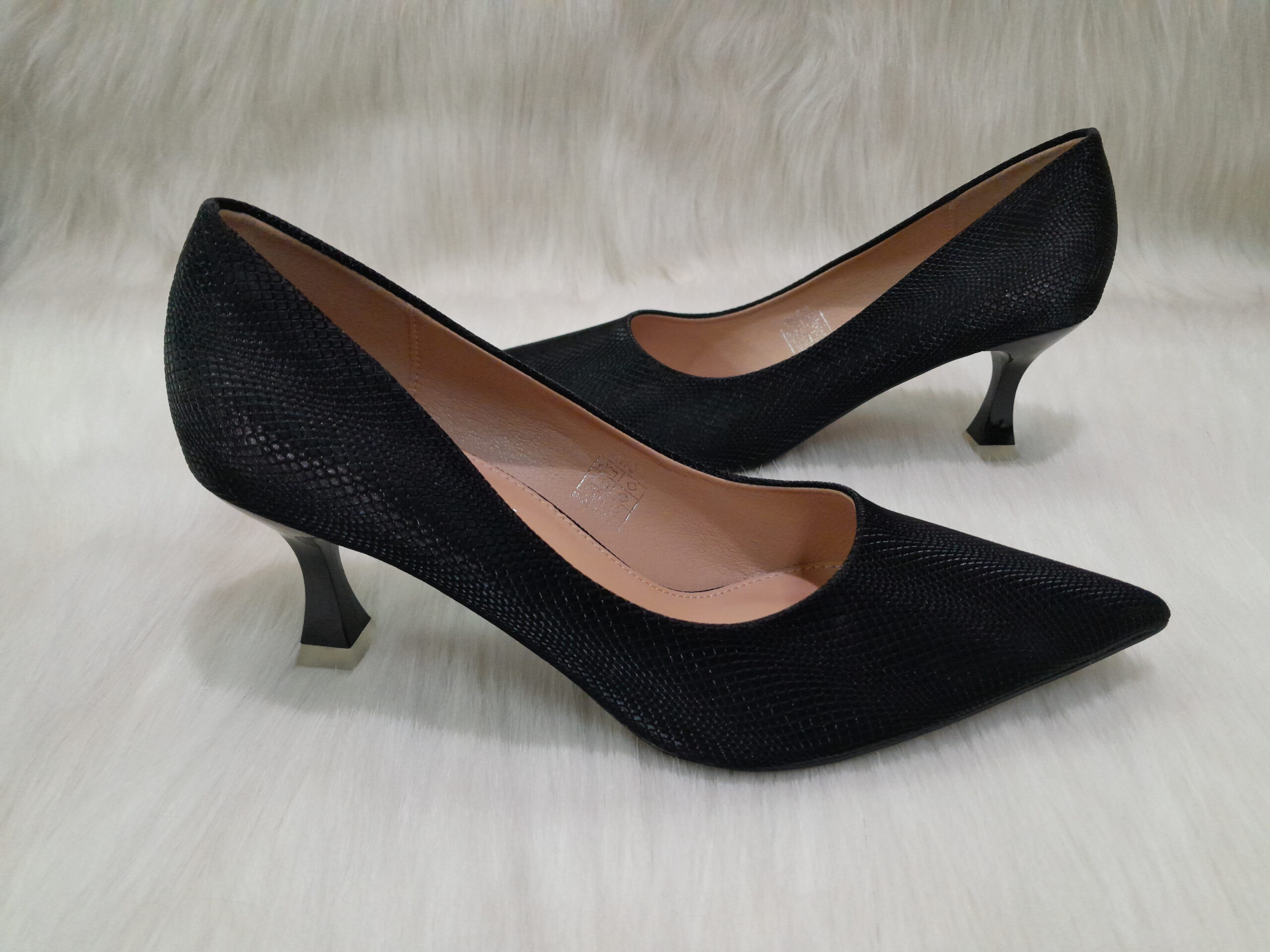 Black Court Shoe Kitten Heel